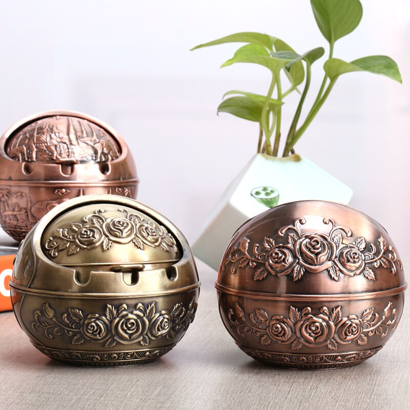 Creatieve Draagbare Legering Ronde Bal Asbak Auto Asbak Mini Asbak Relief Stamped Patroon Cadeau voor Outdoor Indoor