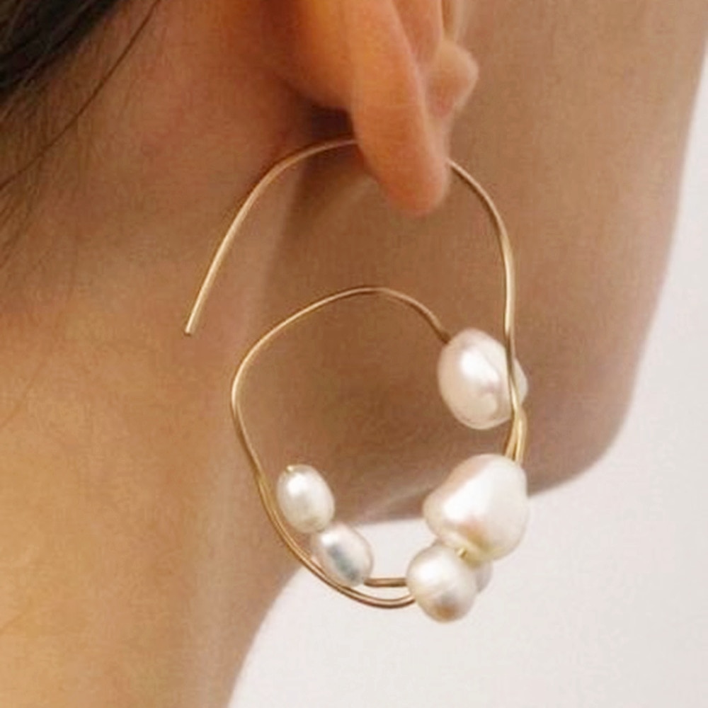 HUANZHI 2020 nowy metal retro elegancki geometria okrągły krzywa asymetria perłowy kolczyk dla kobiet impreza jesień zima biżuteria prezent