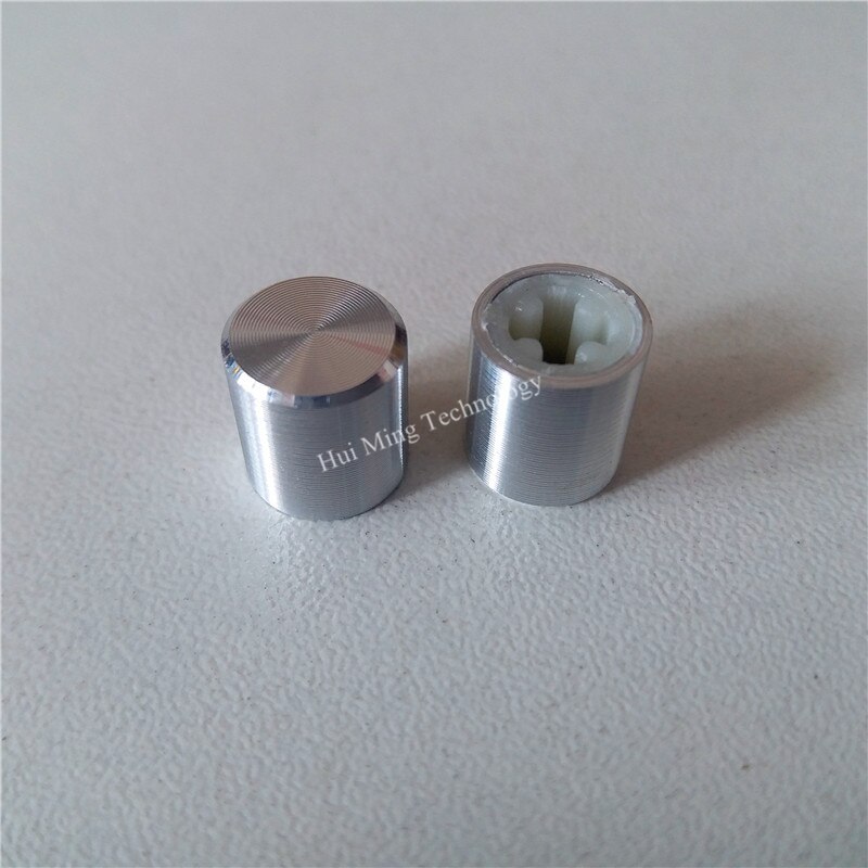 15 st aluminiumplastlock potentiometer ratt 9.2*10*3.2mm potentiometer bilratt liten brytarknapp lätt pekmikrobrytare: Silver-