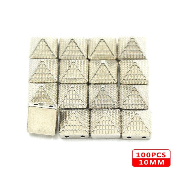 100 stk nagler for sying gullflis ccb nagler plastpyramide bart bart hodeskalle punk lær håndverk for klær diy: Punktpyramideskive