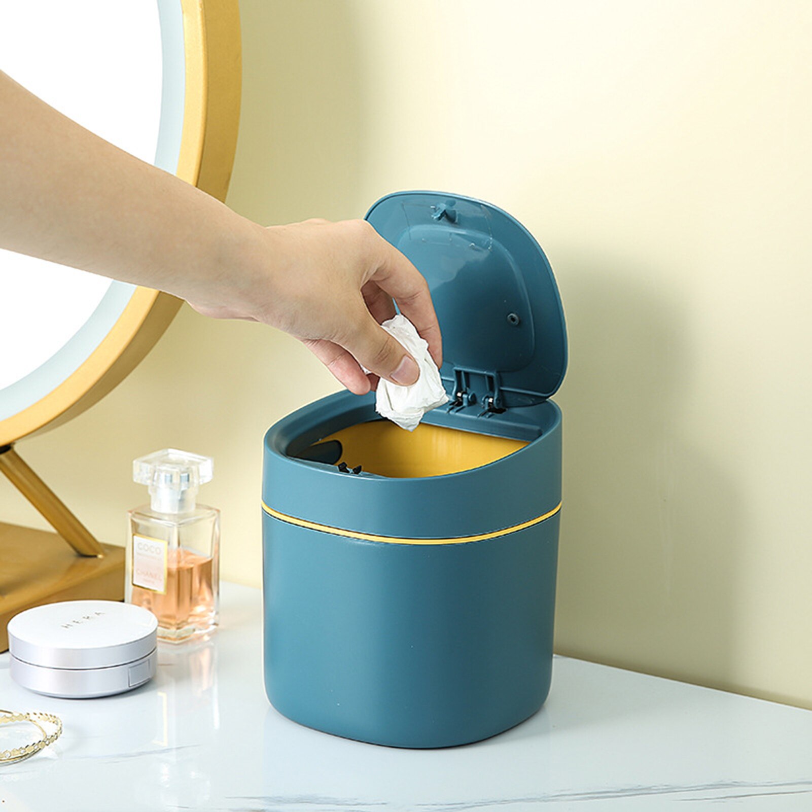 Mini poubelle de bureau, pour chambre à coucher, salon, panier de bureau Portable, couvercle à secouer, Table domestique, articles divers, outils de nettoyage
