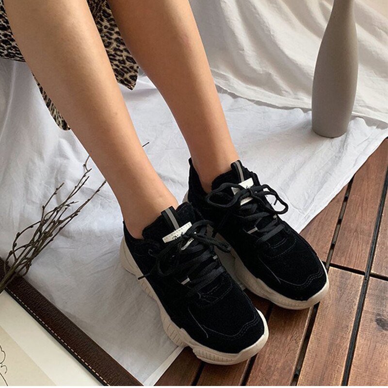 Wintersneakers voor dames, plateauschoenen voor dames, dikke vulkanische sneakers, warme, zachte beige zwarte sneakers voor dames.