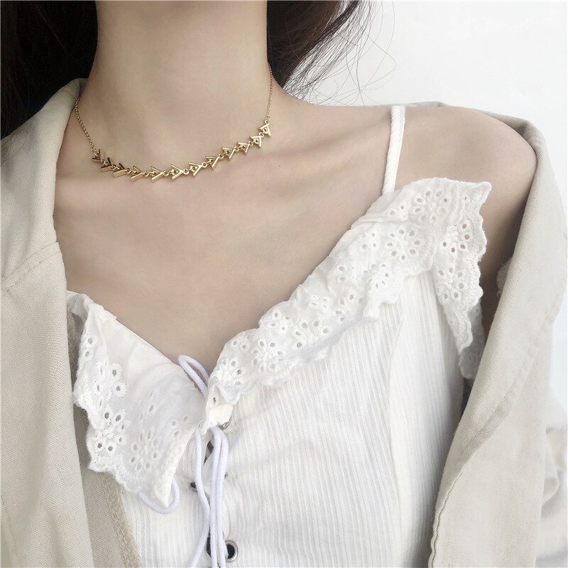 Koreaanse gouden driehoek vorm sleutelbeen keten sexy persoonlijkheid asymmetrische ketting vrouwelijke ketting creatief cadeau voor vrouwen.