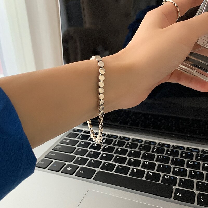 Xiyanike sølvfarvede flade runde perler armbånd til kvinder smykker hip pop fest valentinsdag браслет