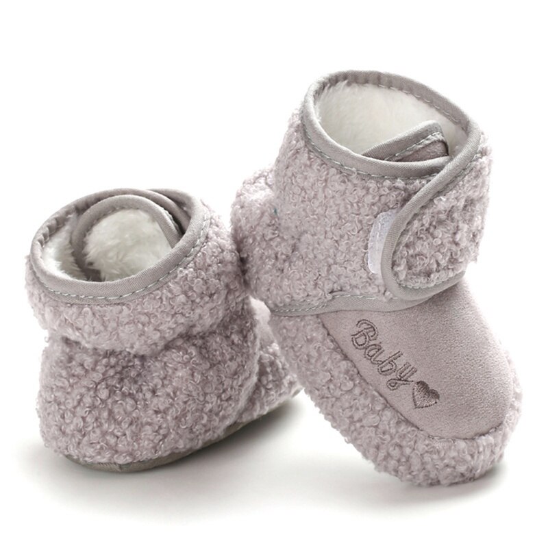 Chaussures unisexes antidérapantes pour bébés, bottes chaudes, mignonnes, en velours, avec motif d'amour décoratif, pour automne et hiver