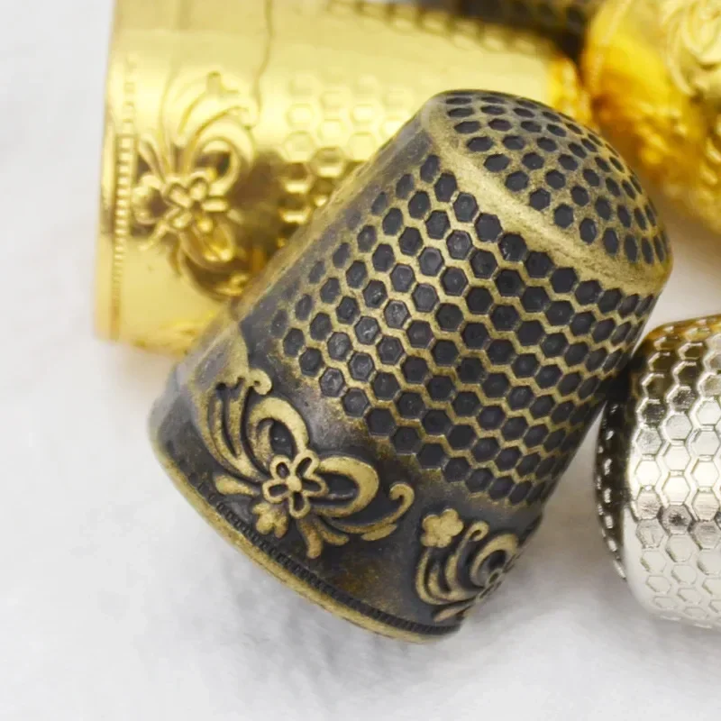 1pc vintage koppar sömnad fingerborg silver guld fingerskydd verktyg pyssel hantverk hushållssömnad broderi ماكينة خياطة محمولة