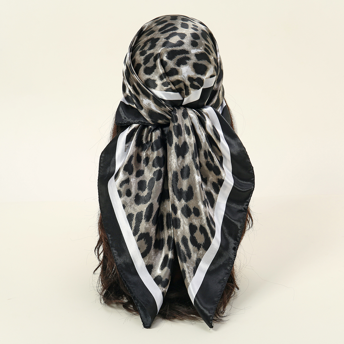 Seidenschal mit Leopardenmuster für -Luxusmarke, Halstuch, Hals, Kopf-/Haarschals, Bandana, Taschentuch, Kopftuch, 90 x 90 cm