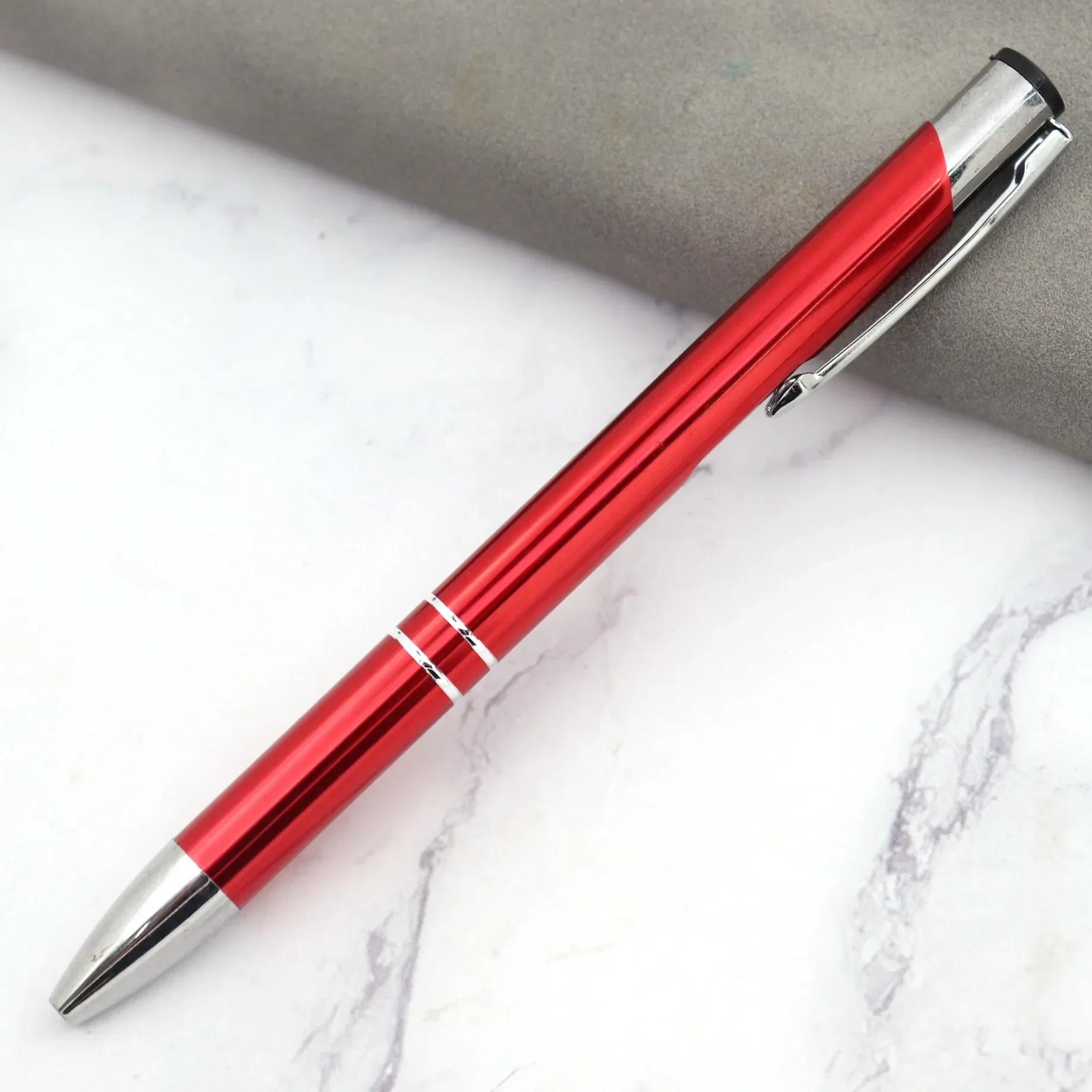 100 stuks reclame metalen balpen blanco pennen voor doe-het-zelf creatieve zakelijke multifunctionele pen: Rood