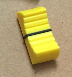 Universal stage dj mixerpult skyderhætte straight slide potentiometer plast trykknap sort hvid rød: 4mm gule