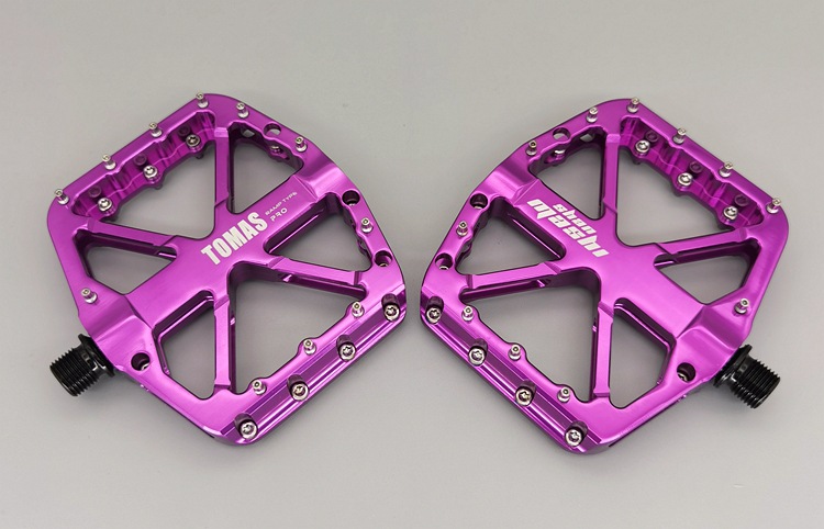 Ultra-light Mountain Bike Pedals CNC Aluminum Alloy Polished 3 Bearing Pedals Downhill Dirt Bike Anti-slip Bicycle Pedals: PURPLE
