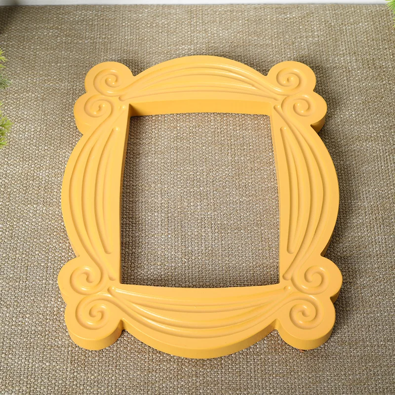 Marco de puerta de la serie de TV Friends hecho a mano, marcos de fotos amarillos de madera, colección coleccionable de decoración del hogar, Cosplay de dibujos animados Rahmen