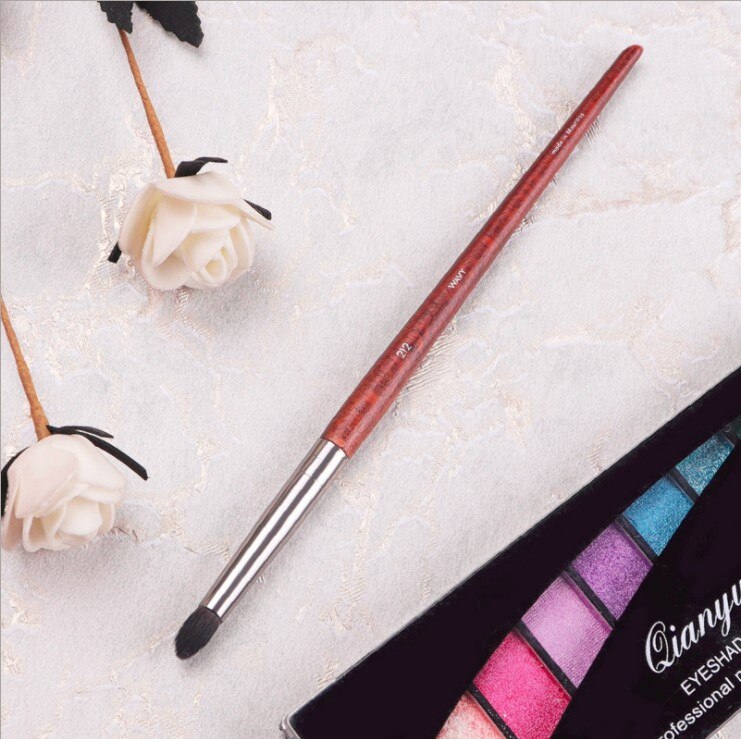 1 piece #212 Precision Eyeshadow Makeup brush detail eye smudge brush Natural wood Make up brushes cosmetic tools