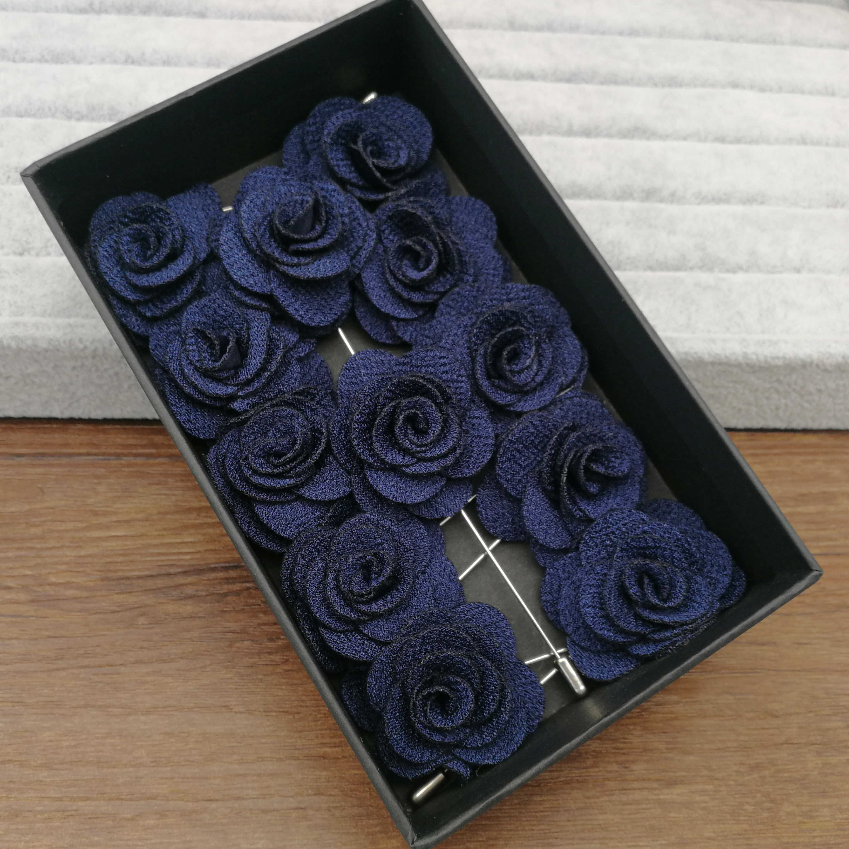 Broches à fleurs en tissu pour femmes, épingles de décoration pour costumes, épingles à revers pour hommes, accessoires pour costumes dans une boîte: Pistolet noir plaqué