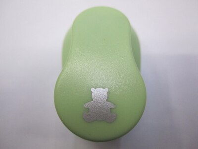 1pc 3/8 tuumaa (noin 0.8 cm)  leikekirjarei'itystä: Karhu