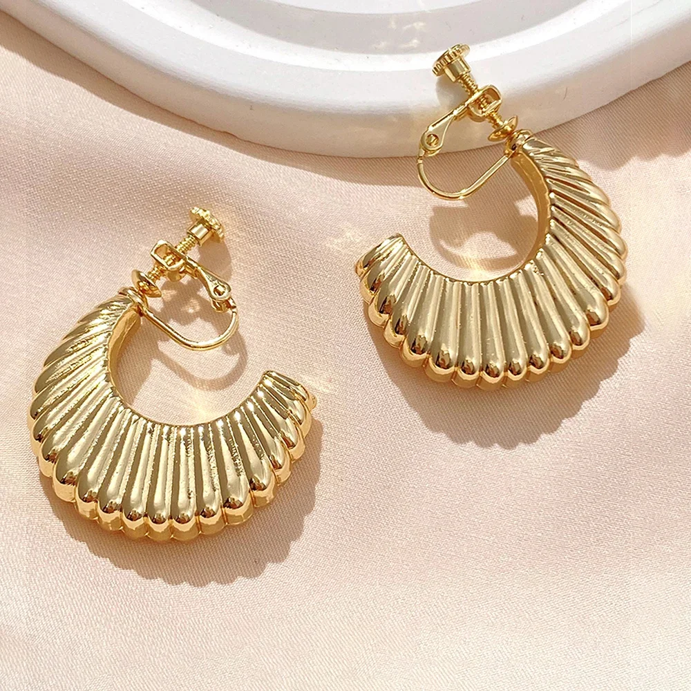 Boucles D'oreilles Clips Couleur OR - Très Bon état - Occasion - Style Fantaisie