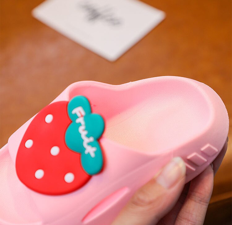Cartoon Strawberry Kids Slippers for Boys Summer Beach Indoor Slippers Cute Girl Shoes Home Soft Non-Slip Cute Children Slippers