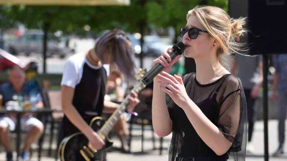 FIFINE UHF 20 Channels Handheld Dynamic Microphone Wireless mic System for Karaoke & House Parties Over the Mixer,PA System etc