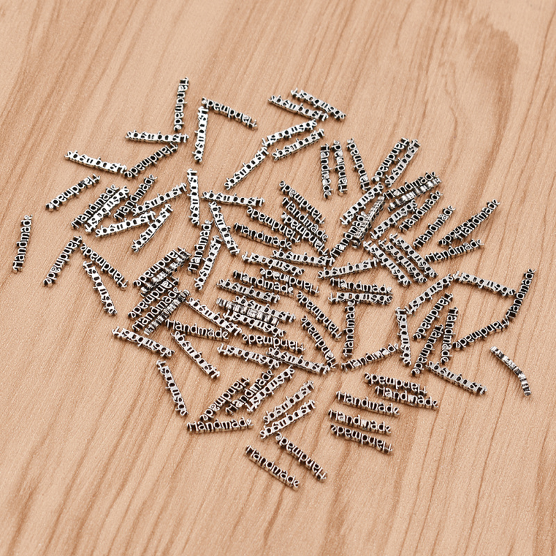 100 pcs Metalen Letters Gedrukt Handgemaakte Ambachten Etiketten Voor Kledingstuk DIY Tassen Schoenen Decoratie Badge Levert