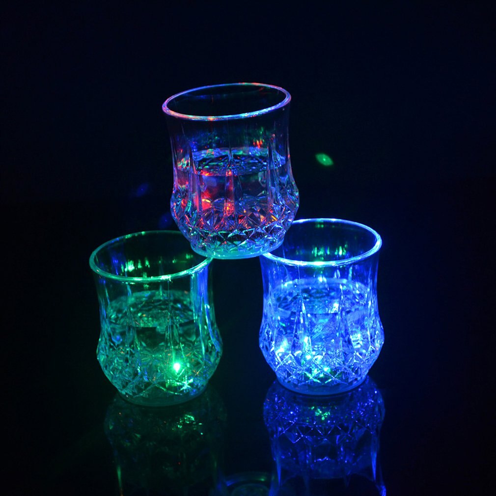 Charming LED Flash Light Cup pineapple Shape Luminous Wine Drink Cup Bar Party Supply Home Party Wedding Decoration