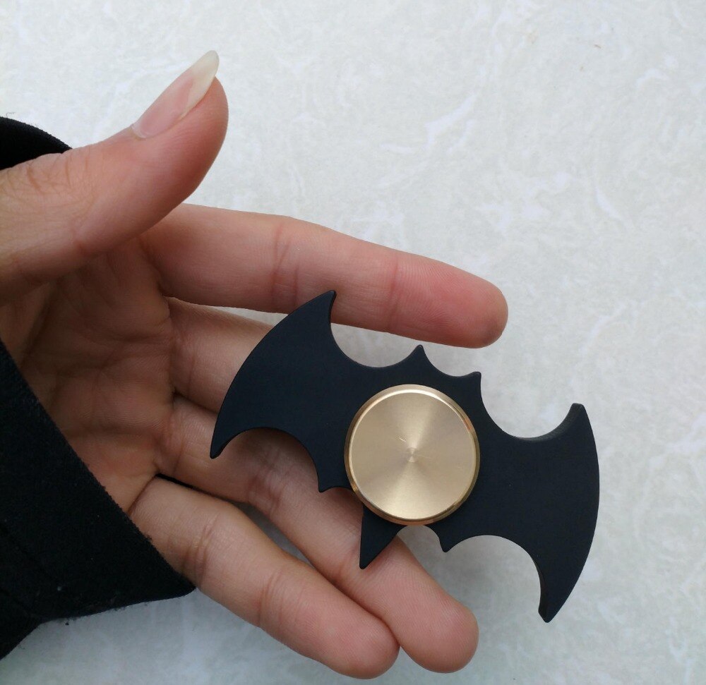 Zwart Cool Bat Top Spinner Speelgoed voor Autisme en ADHD Focus Angst Relief Stress Speelgoed Kids Fidget Spinner Metalen koper