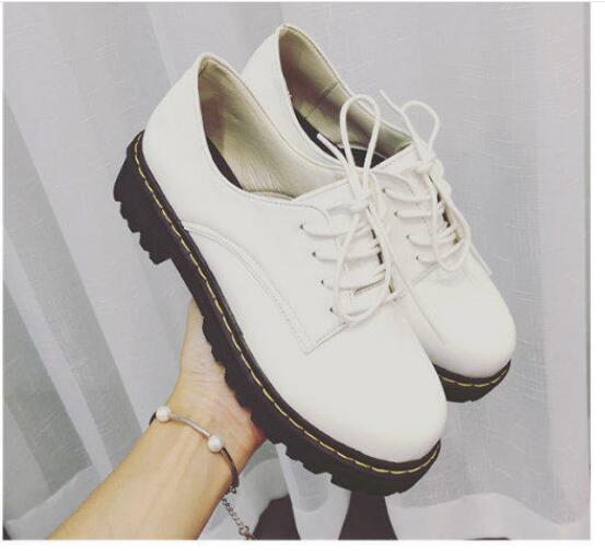 Styl angielski oksfordzie damskie moda jesienne buty kobieta buty na płaskiej podeszwie z okrągłym noskiem platforma Casual Vintage buty piękne buty damskie: WHITE / 39