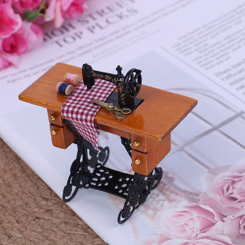 Miniature Sewing Machine With Cloth Accessory for 1/12 Scale Dollhouse Decoration