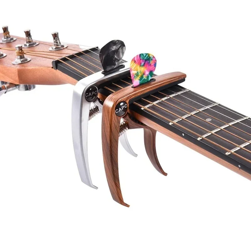 Ausgezeichneter Metall-Gitarren-Kapodaster, Einstellclip, Gitarren-Kapodaster für akustische E-Gitarren, Bass, Ukulele mit Plektrenhalter, 1 Stück