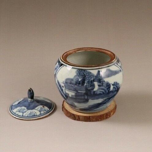 China old porcelain blue and white porcelain landscape Graph pattern with cover pot