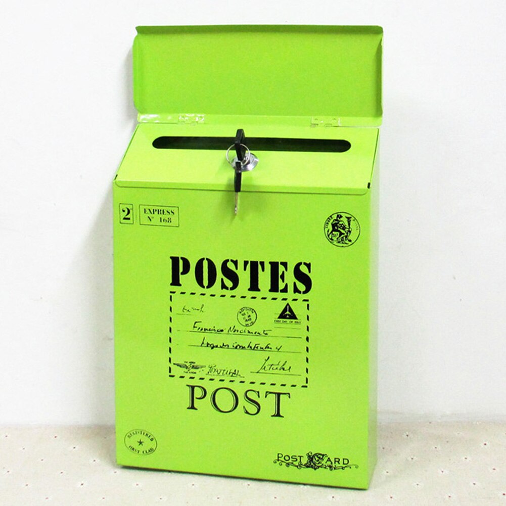Holdbare ornamenter vægbeslag med lås boligindretning postkasse gård farverig maling brevkasse avis vintage postjern
