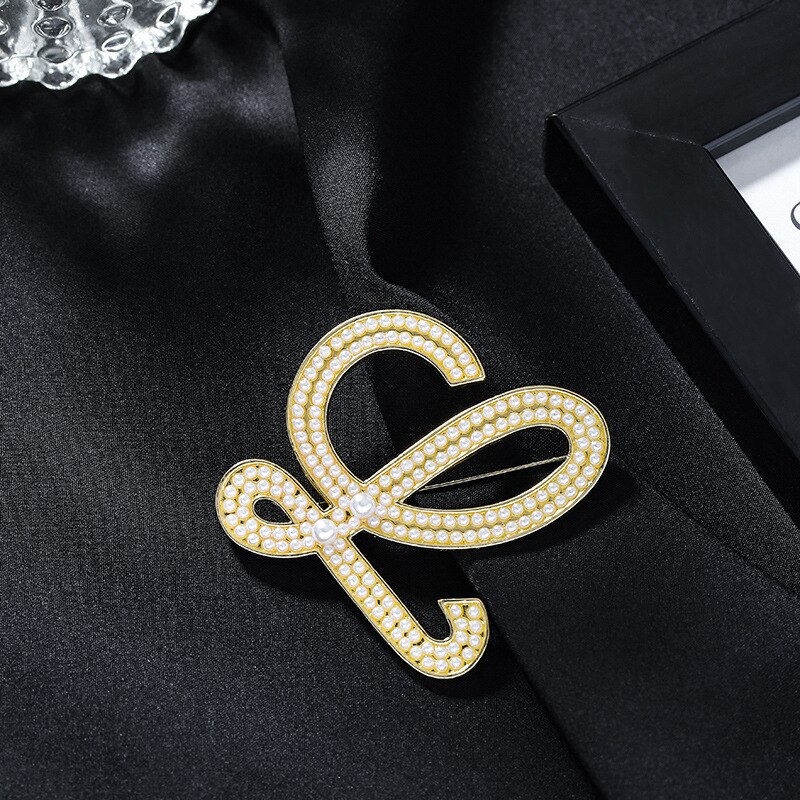 Retro Pearl Letter Brooches Corsage Luxury Jewelry Cardigan Lapel Pins Hair Clips Female Women Accessories: Gold Brooch