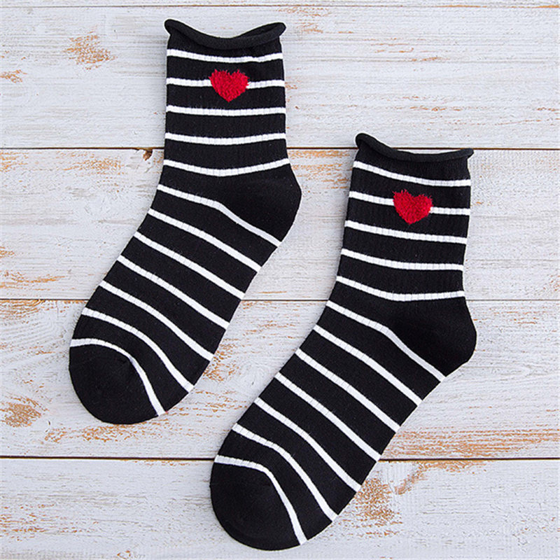 Autumn Winter Soft Cotton Striped Love Heart Women Socks Curling Piled Literary Loose Tube Japanese Kawaii Cute Socks: Black