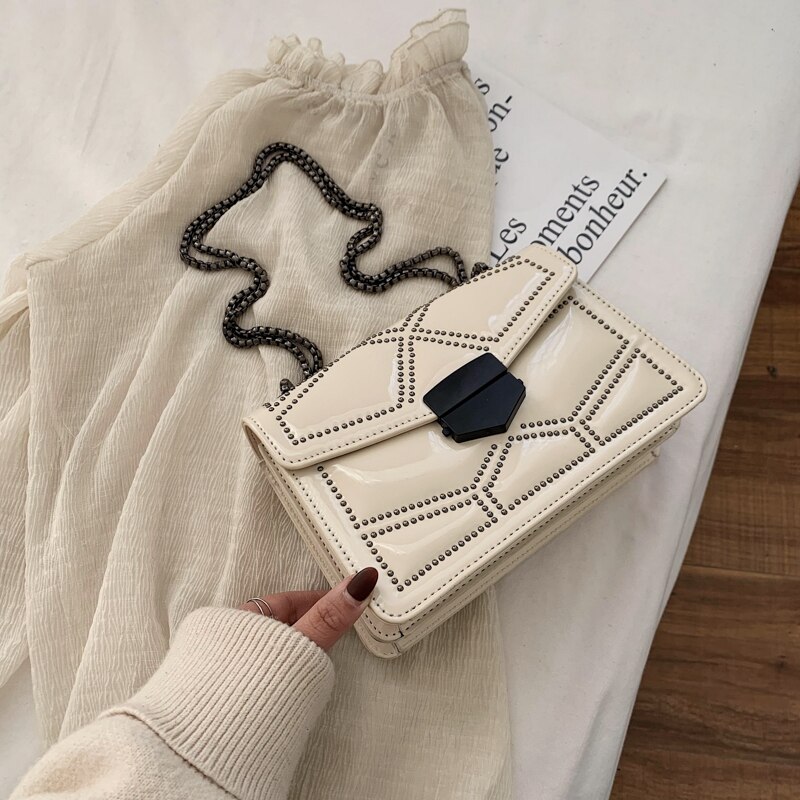 Lak skinnende crossbody tasker til kvinder kæde skulder enkel taske håndtasker og punge: Beige