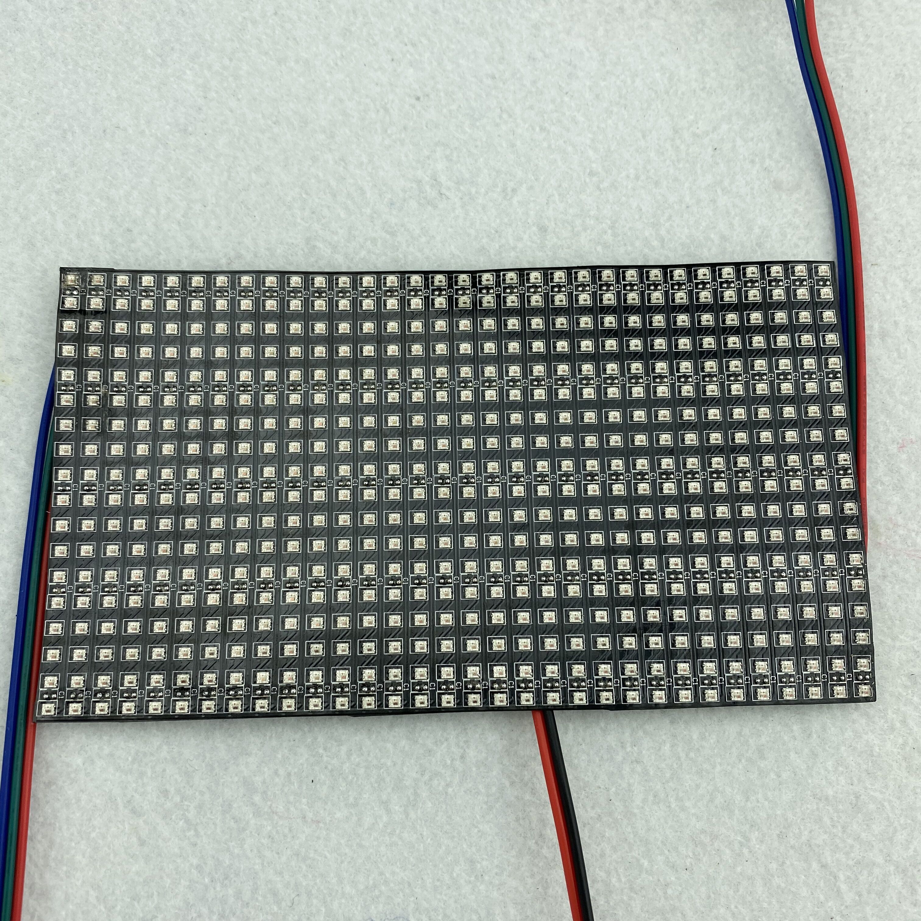 P5mm WS2812C SMD 18*32pixels led addressable flexiblepanel light,size: 90mm*160mm,DC5V input; BLACK PCB