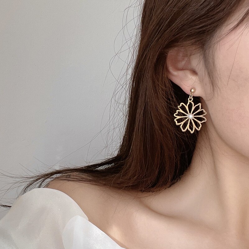 temperament dziurawy płatek kwiatu kolczyki klipsy złoty kolor proste duże kwiatowe nausznice dla kobiet bez przekłuwania uszu biżuteria ucha