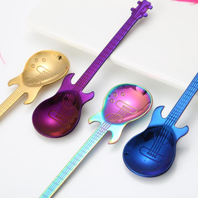 1 st färgglada rostfritt stål cool gitarr bordssked hem hållbar porslin bestick cocina accesorio teskedar