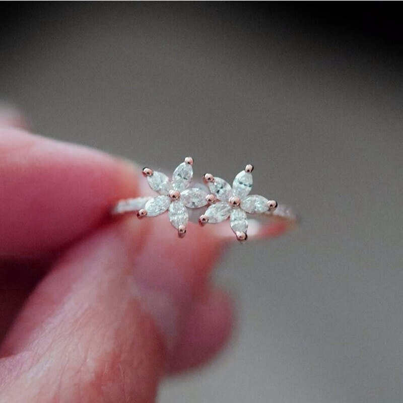 Huitan Pflanzen Ring Für Frauen Romantische Doppel Blume Engagement Ring Chinesische Stilvolle Kirsche geformt Nette Zubehör Für Mädchen: 7