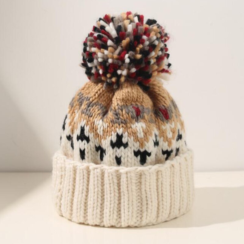 Kleurrijke Bont Pom Pom Gebreide Muts Kerst Hoed Met Bont Ballen Winter Wollen Hoed Unisex Warm Skullies Mutsen: Beige
