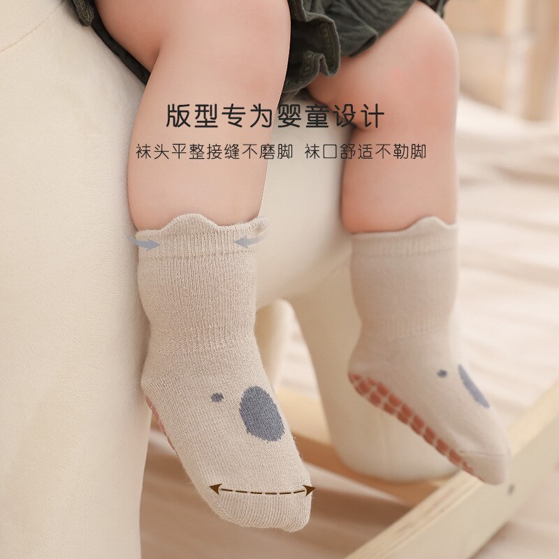Nuovi calzini da pavimento per bambini autunno inverno calzini da bambino in cotone pettinato con animali da cartone animato rosa calzini per bambini antiscivolo per 0-5 anni