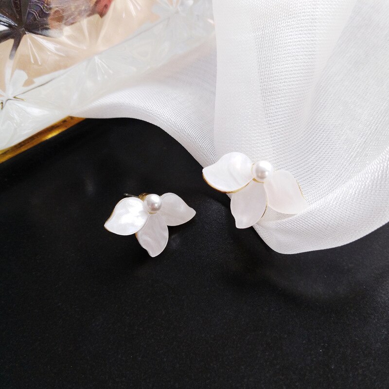 Elegante Weiß Harz Blume Clip auf Ohrringe Kein durchbohren Weibliche Sommer Kleine Blatt Blütenblatt Blume Clip Ohrringe Ohr Clips Schmuck