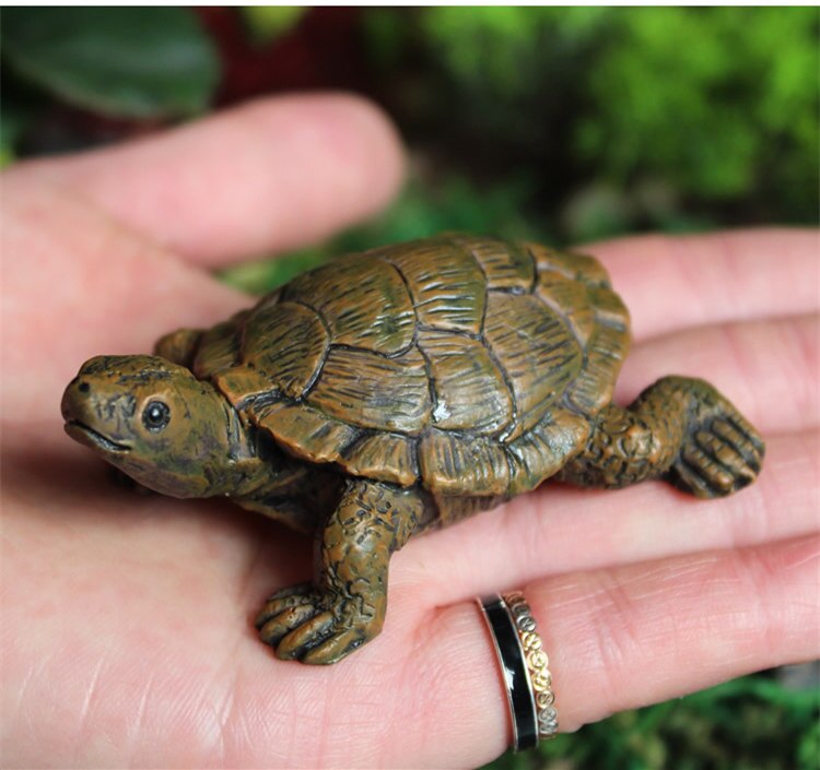 [yl] uima -allas kelluva vesi merikilpikonna patsas ulkona puutarha lampi koristeellinen eläinveistos kodinsisustus: 7 x 5.6 x 3cm