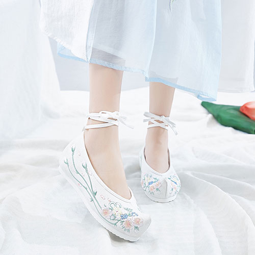 Veowalk Vintage Geborduurde Winter Schoenen Met Bont Voor Vrouwen, Dames Ademend Chinese Katoen Spitse Neus Schoenen Wit: WHITE / 9
