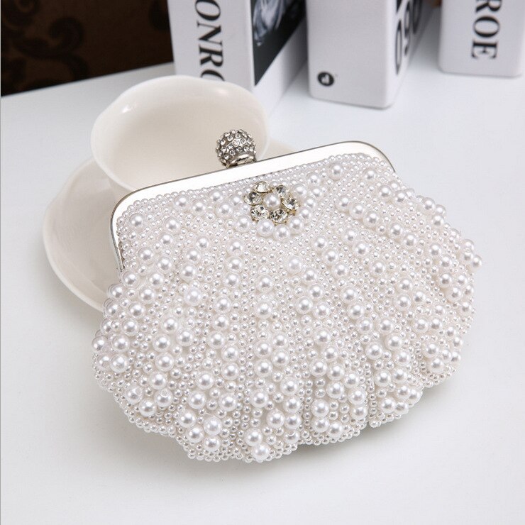 Luxury Pearl Shell Women Evening Bags Beaded Handmade Diamonds Chan Shoulder Messenger Bag Crystal Wedding Evening Bag: white