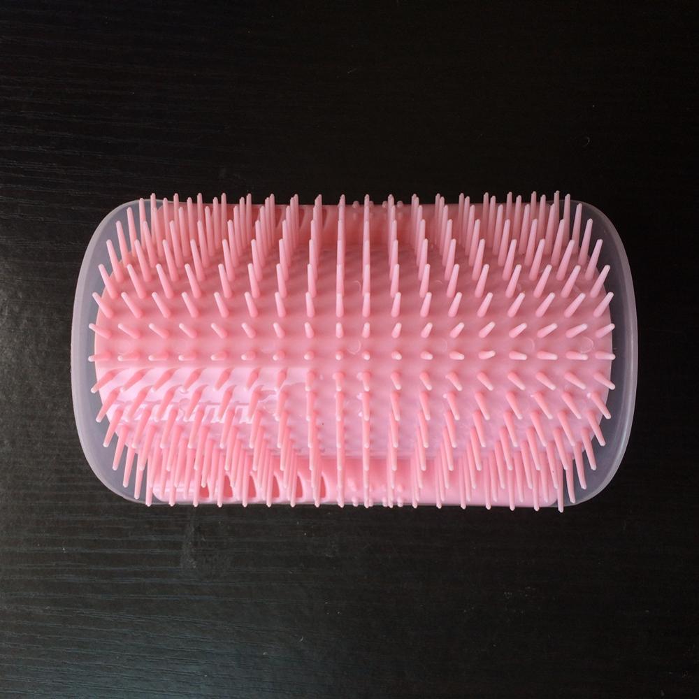 1 Pcs Corner Huisdier Borstel Kam Play Kat Speelgoed Plastic Scratch Haren Boog Massager Self Grooming Kat Scratcher: pink