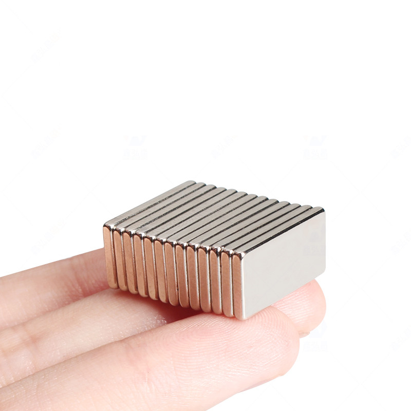Super Puissant Aimant Permanent puissant 20x10x2 Néodyme Aimant 20mm x 10mm x 2mm N35 NdFeB Bloc Aimant Imán Magnes Magnete