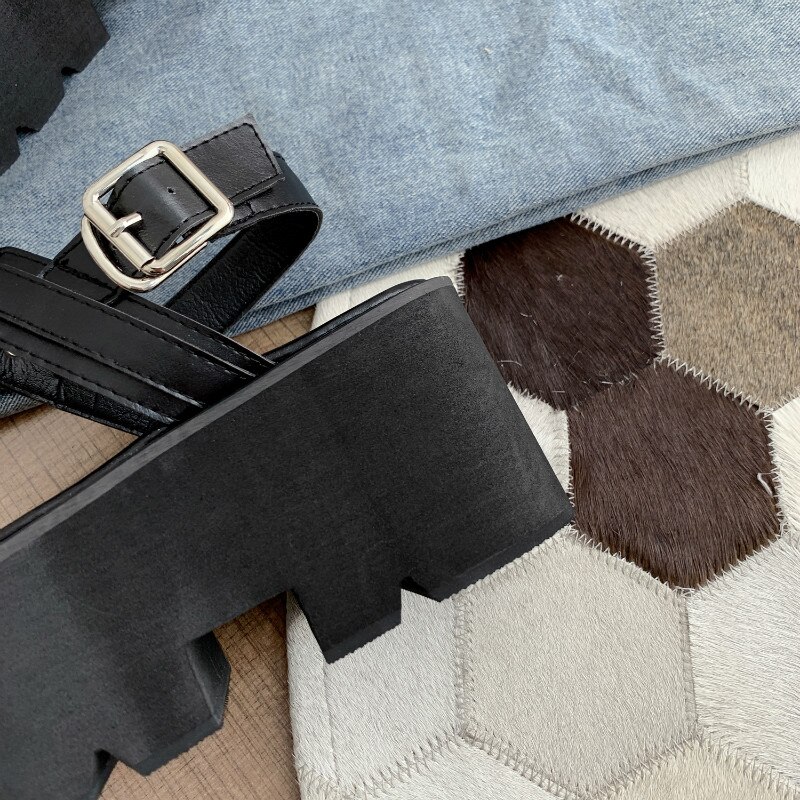 Boussac klamra ozdoba sandały na wysokim obcasie kobiety z wystającym palcem czarne punk sandały na platformie letnie buty na pasku kobiety SWC1002