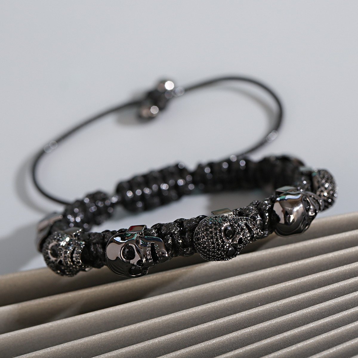 Pulsera trenzada a mano con calavera de circón para hombres y mujeres, cuentas de cobre, brazalete de cadena hecho a mano ajustable de Metal clásico: Color oro puro