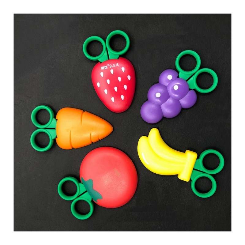 1 PC. Las tijeras con forma de fruta Kawaii, los plátanos de uva, son lindos y seguros para no lastimar las manos, suministros de oficina para niños y estudiantes