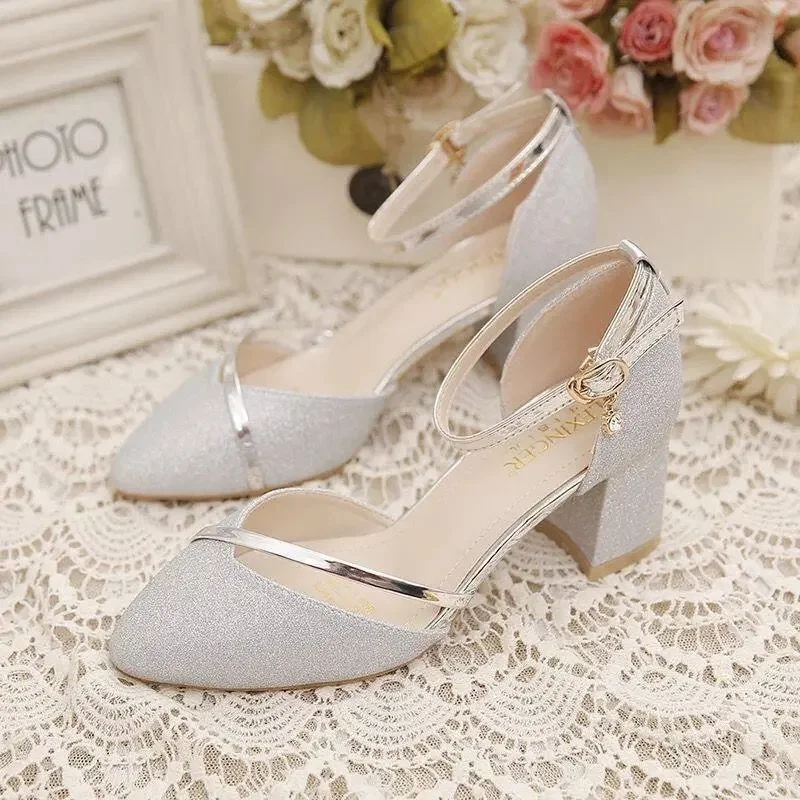 Baotou-Sandalias De tacón grueso De raíz puntiaguda para Mujer, Zapatos De con hebilla De una palabra, versión coreana, novedad: Plata / 36