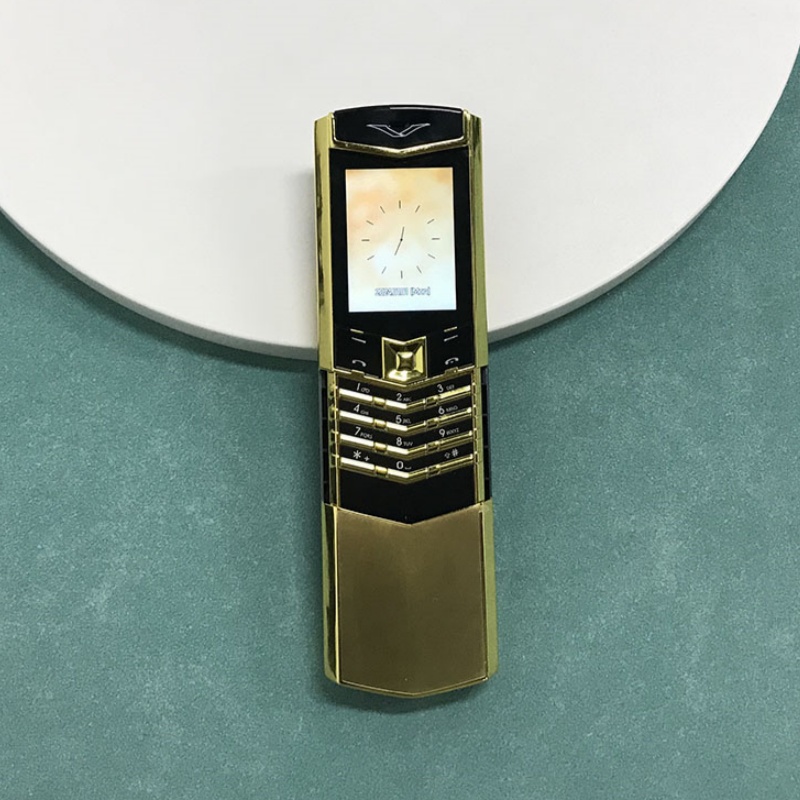 V888 Profi Schieberegler-handys,  mt6261 gsm-fähige handys 2g 2.0 zoll bildschirmdiagonale, Dual-sim- und Dual-bereithalten-funktion  mp3/mp4 fm bluetooth-funktion. klassisches mobiltelefon.