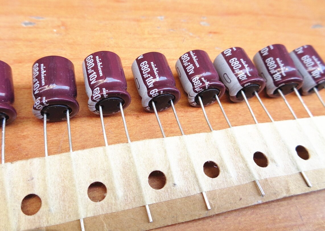 100PCS NICHICON PW 10V680UF 10X12.5MM electrolytic capacitor 10V 680UF High frequency long life 680uF/10V Nichicon